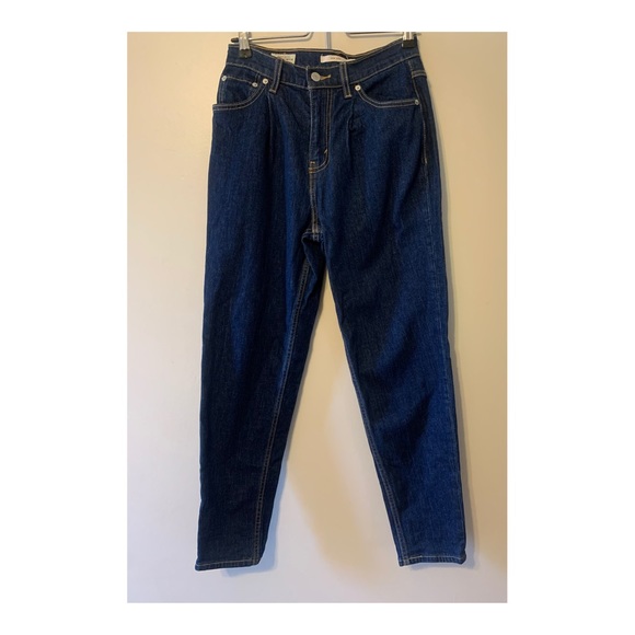 Levi’s Premium High-Rise Mom Jeans - Picture 2 of 3